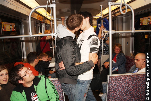 Protect every Kiss - Stopp Homophobie und Hassgewalt