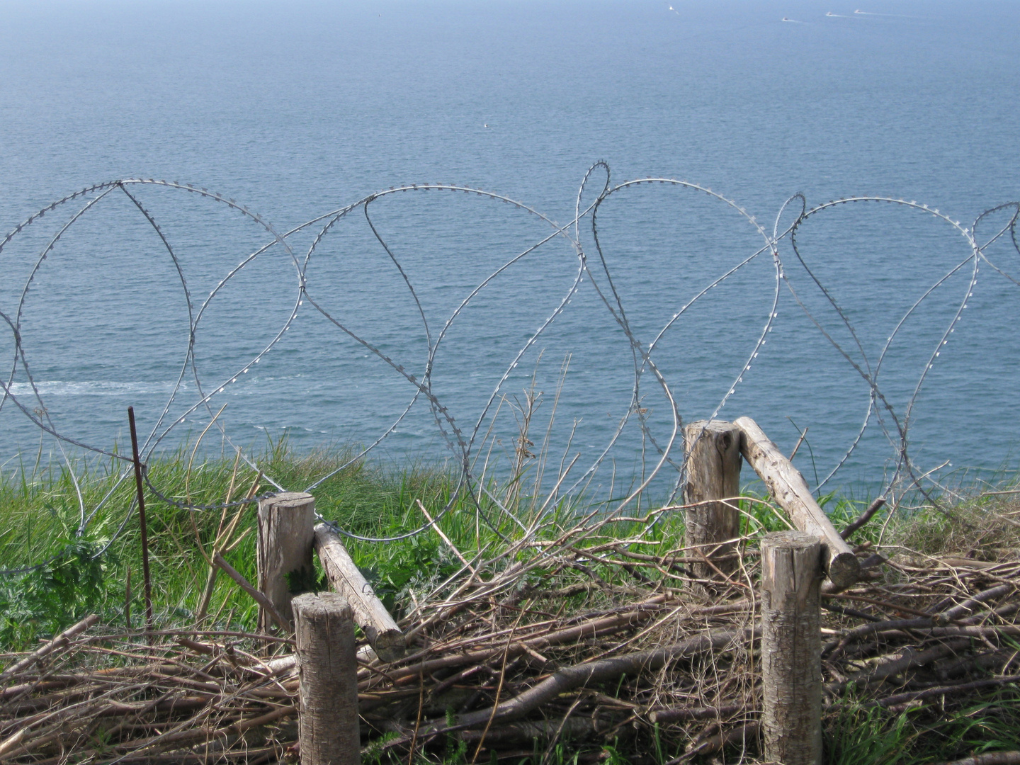 ..Protections au bord des falaises de Fécamp...