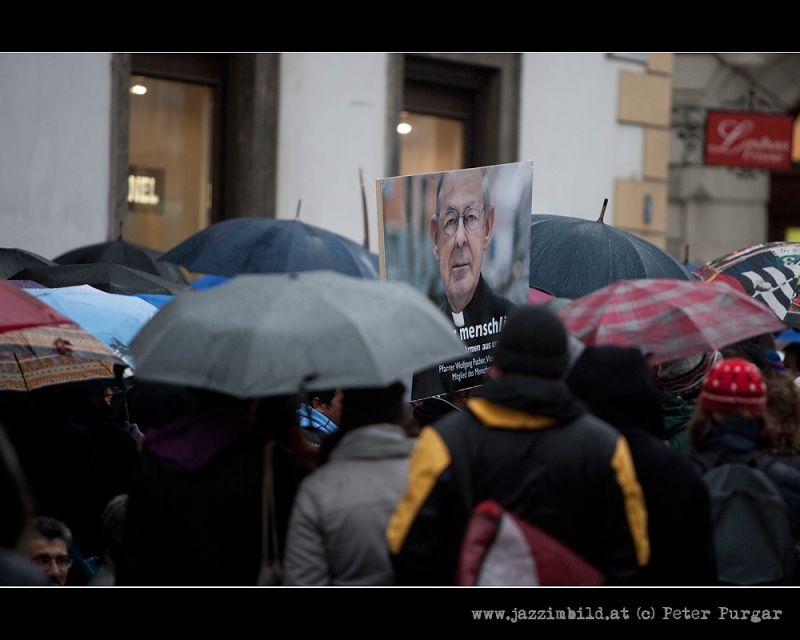 PROTEST "Wir setzen uns nieder!" Gegen das "BettlerInnenverbot"