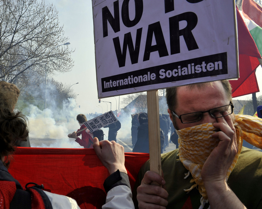 protest with teargass Strasbourg