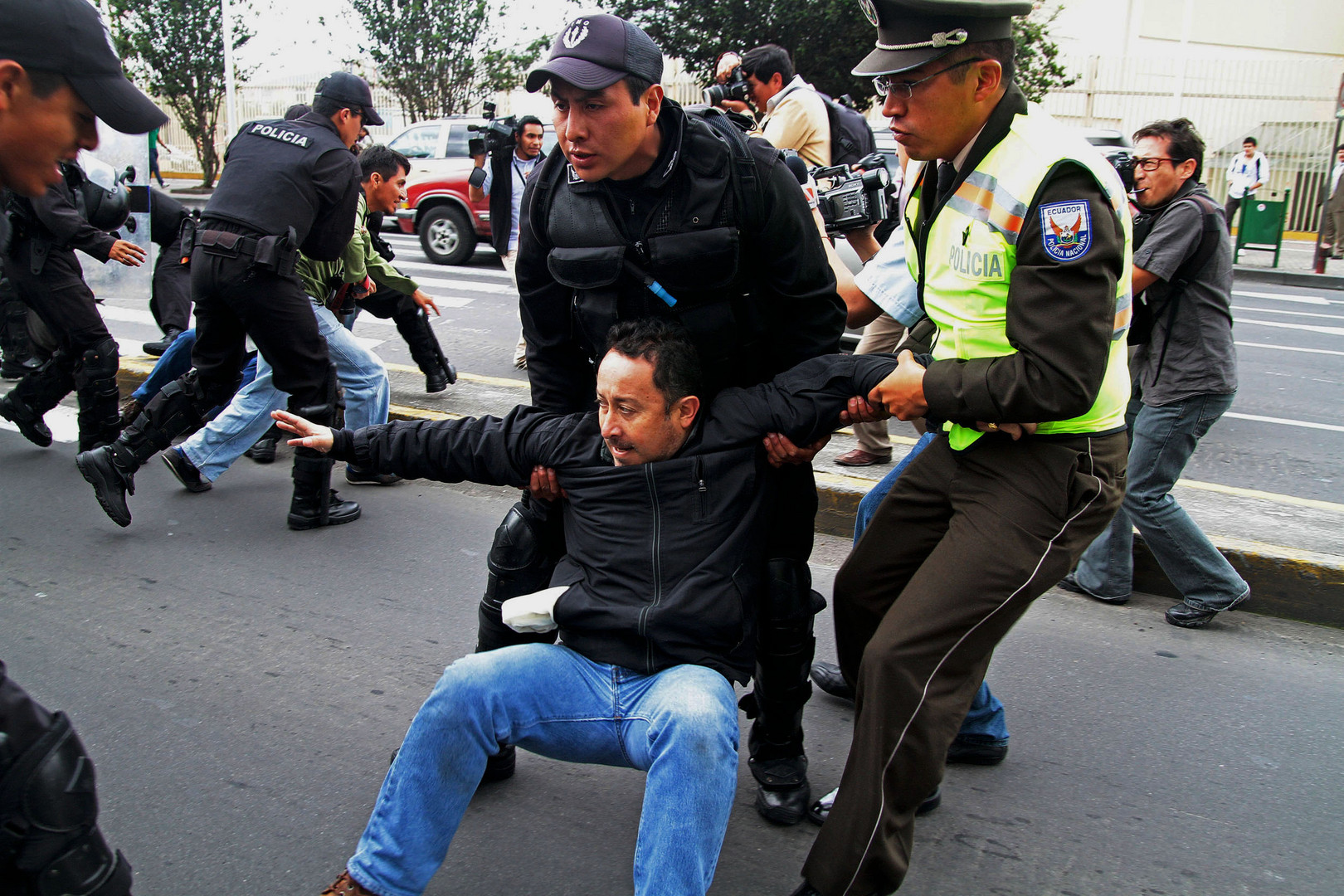 Protestas en la Embajada de China en Quito Ecuador 6