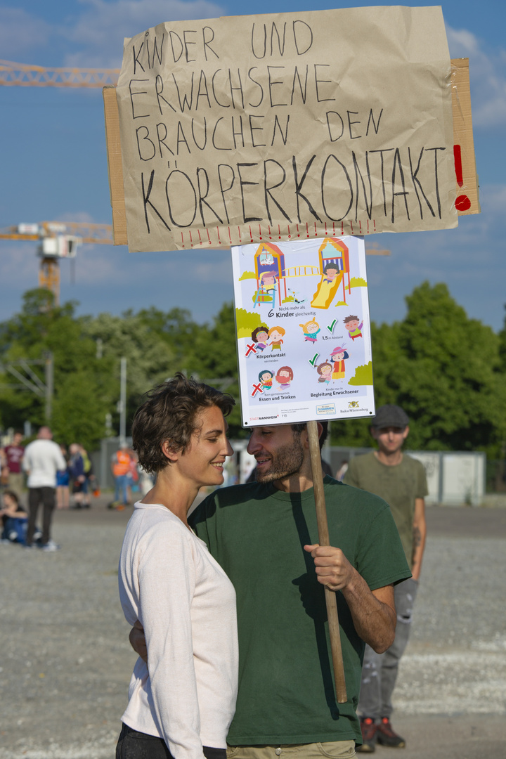 Proteste gegen Corona-Regeln 19