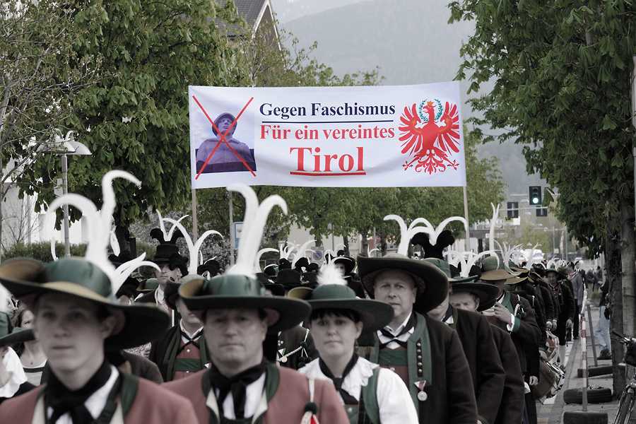 Protestmarsch der Schützen in Bruneck