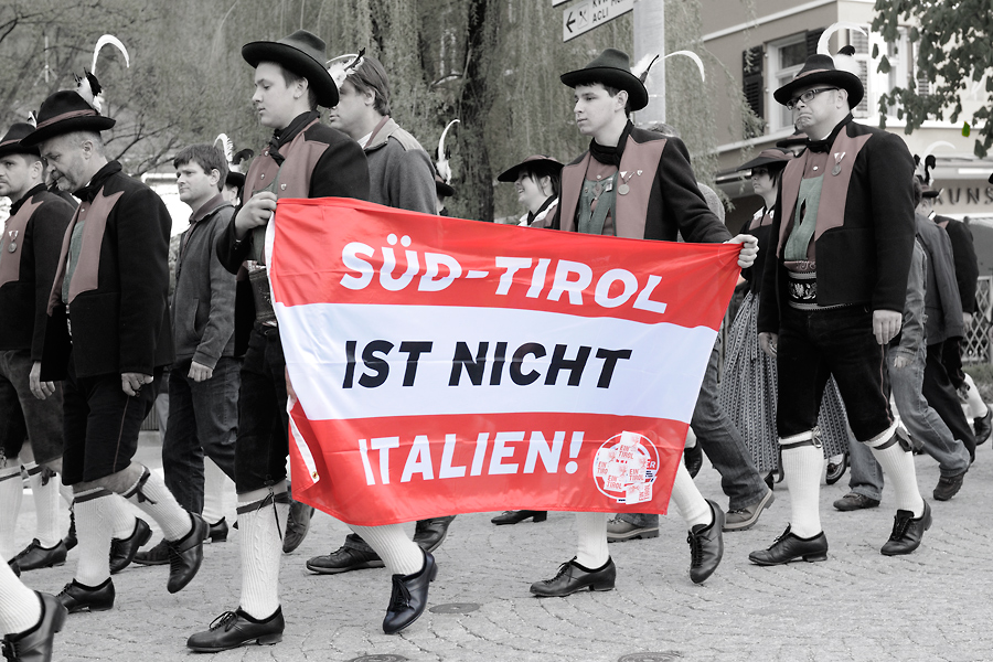 Protestmarsch der Schützen in Bruneck II