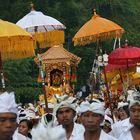 Prozession auf der Götterinsel Bali