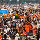 Prozession der Saddhuorden auf der Kumbh Mela 2013