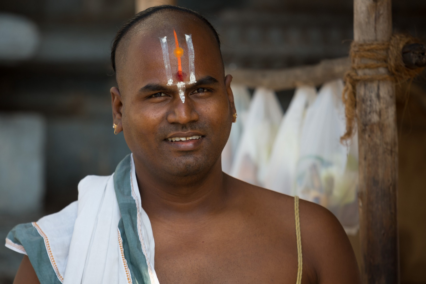 Prêtre hindou du Temple Stalasayana Perumal (= avatar de Vishnu) à Mamallapuram