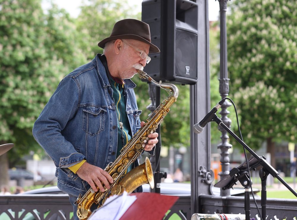 P_sax_MK_Stgt_cr6-A2057-col_v2-sax_vMai24