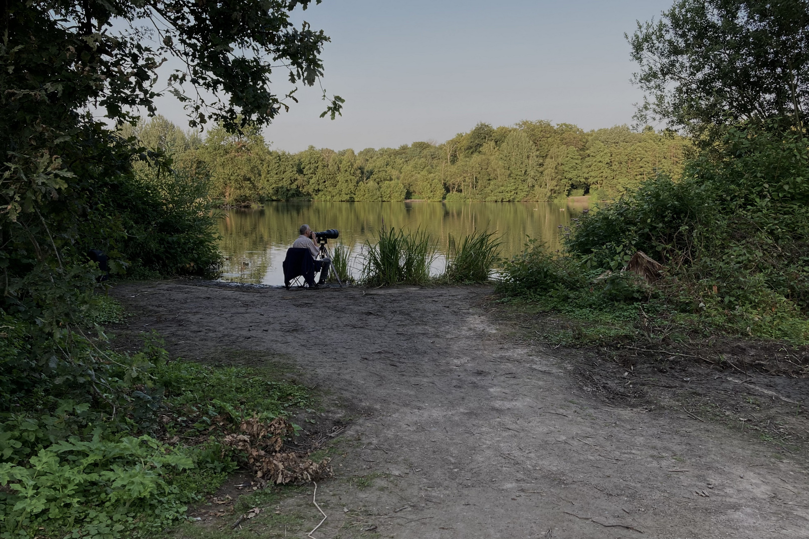 Pssssssst: Naturfotograf bei der Arbeit!