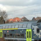 Psst. - Zug vor dem Erdbeerenberg.