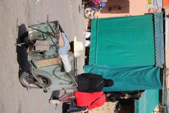 P_street Mann Karren maroc c75d-17-05-col _nbvdez24