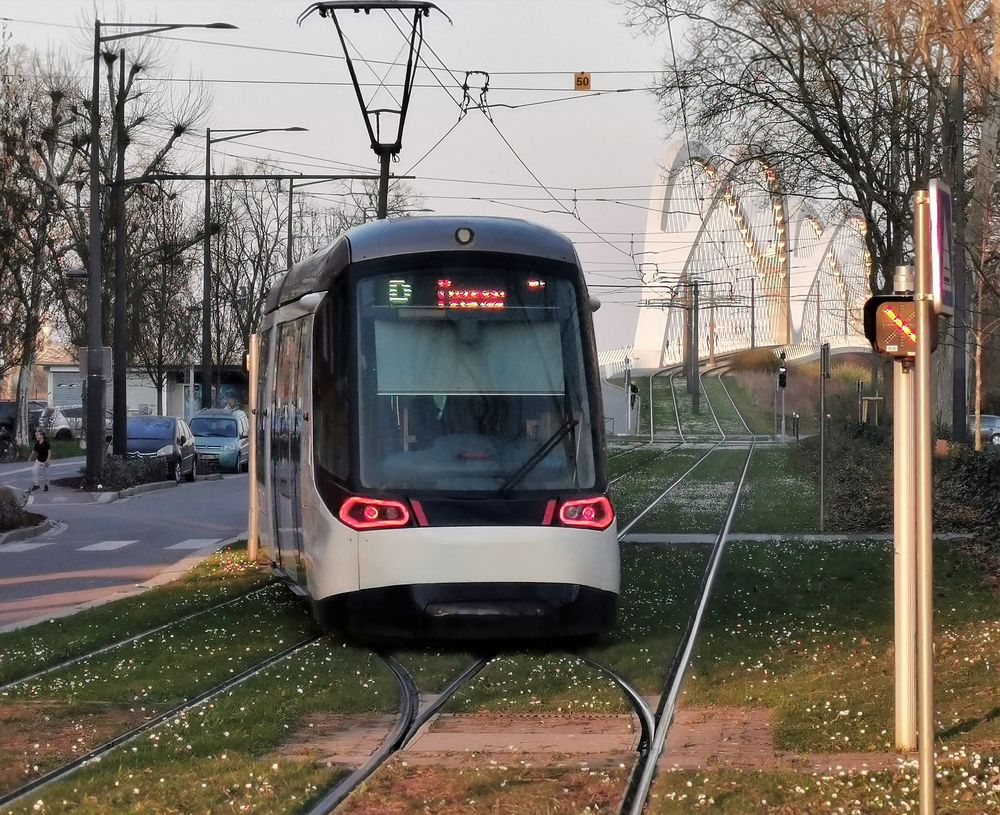 P_street_tram_brücke p30-48-col-kor