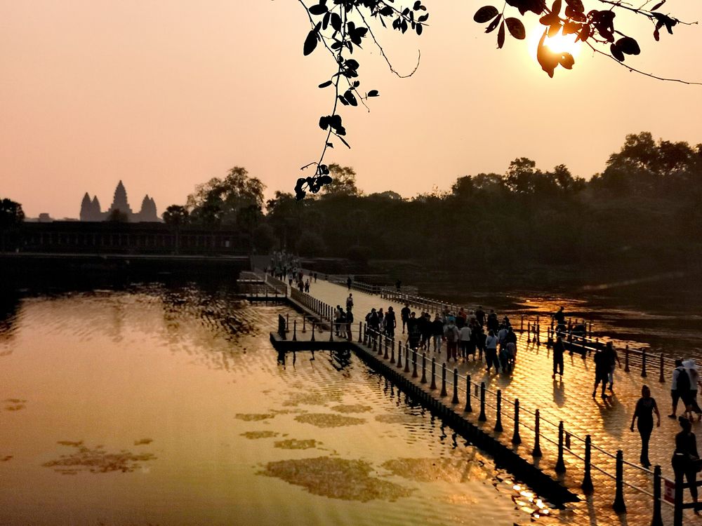 P_sunrise Angkor wat Camb p20-717-col