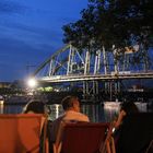 Public Viewing an der Baustelle der ...