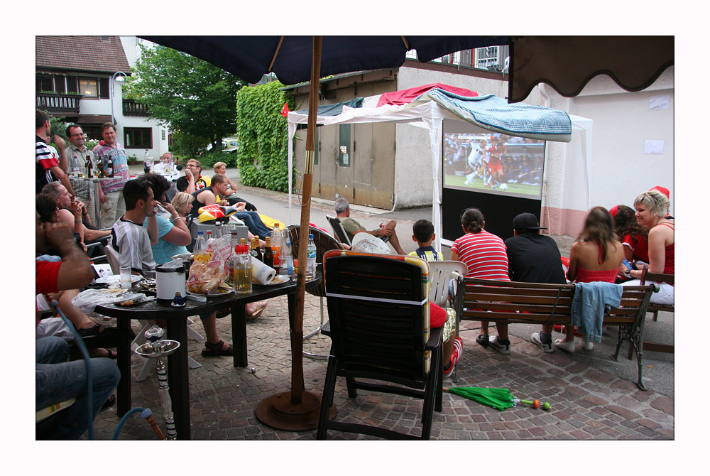 Public viewing in unserer Straße