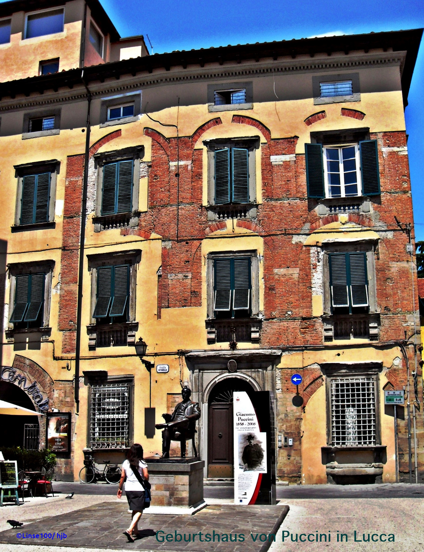 Puccini - Geburtshaus in Lucca mit Denkmal