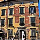 Puccini - Geburtshaus in Lucca mit Denkmal