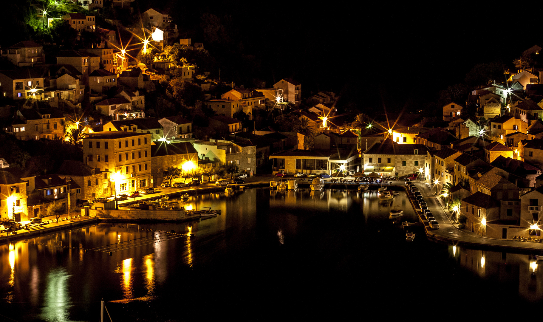 Pucisca at night