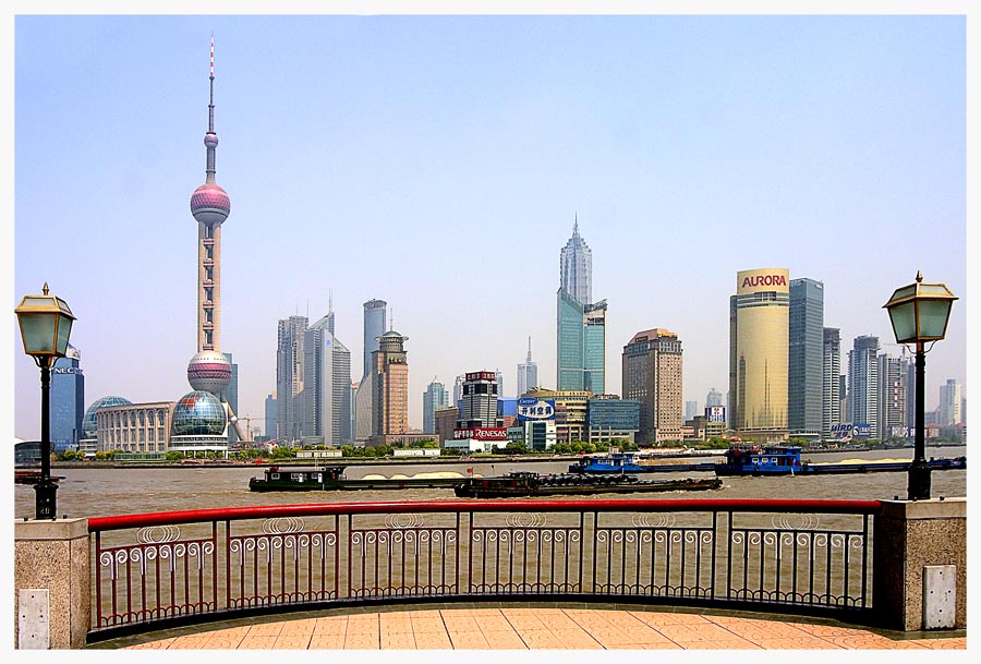 Pudong im Sonnenschein ...