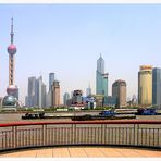 Pudong im Sonnenschein ...