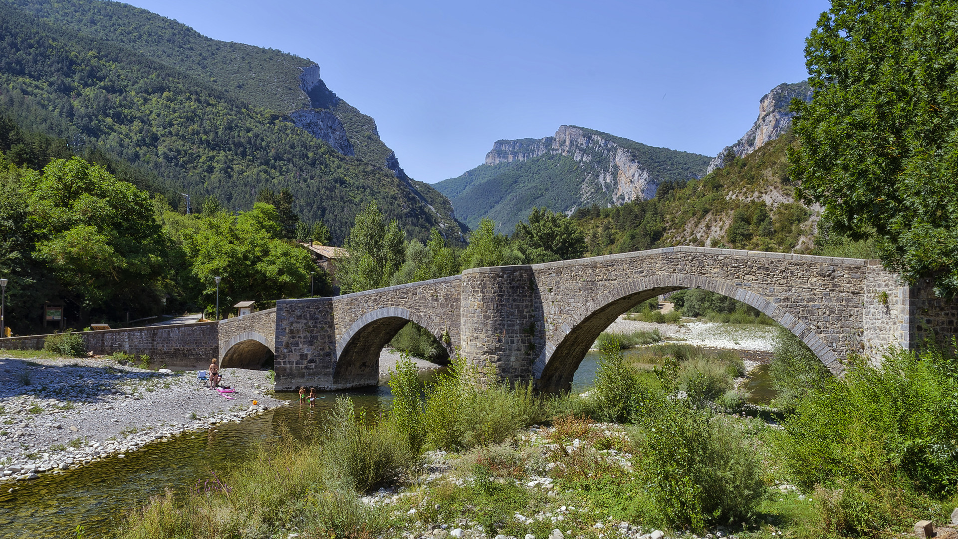 PUENTE (Burgui )