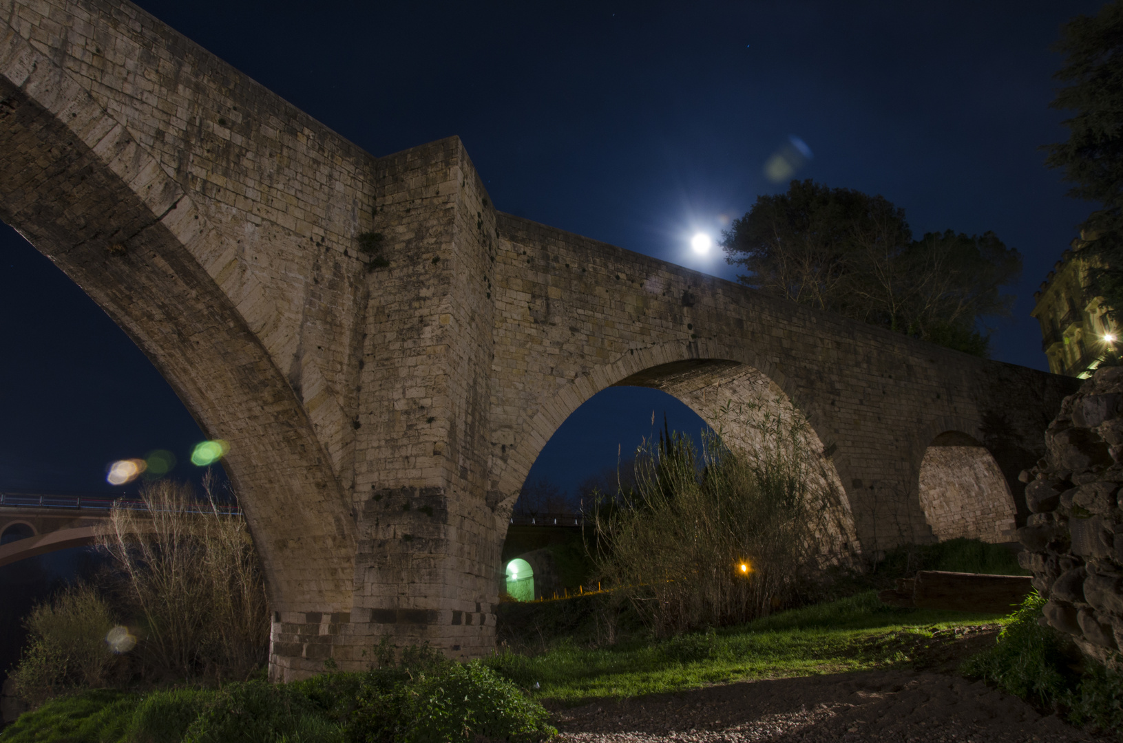 Puente de Besalú Luna