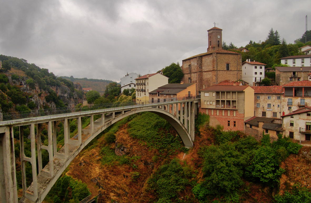 PUENTE DE HORMIGÓN (ORTIGOSA DE CAMEROS)