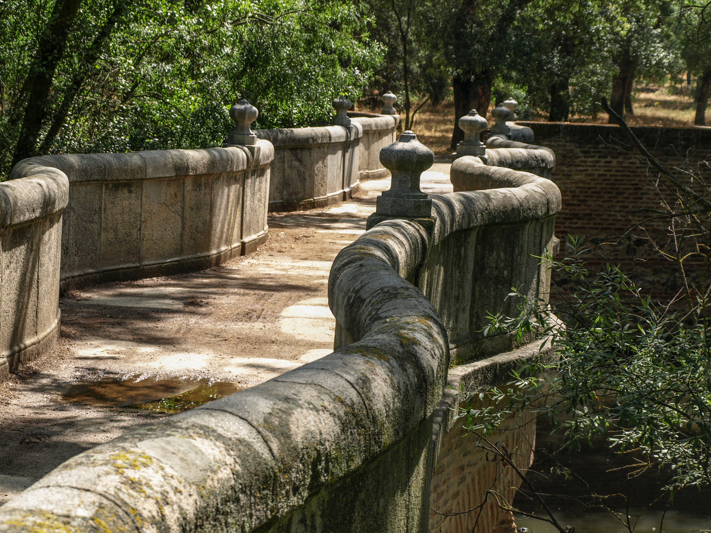 Puente de la Culebra sobre el arroyo de Meaques.