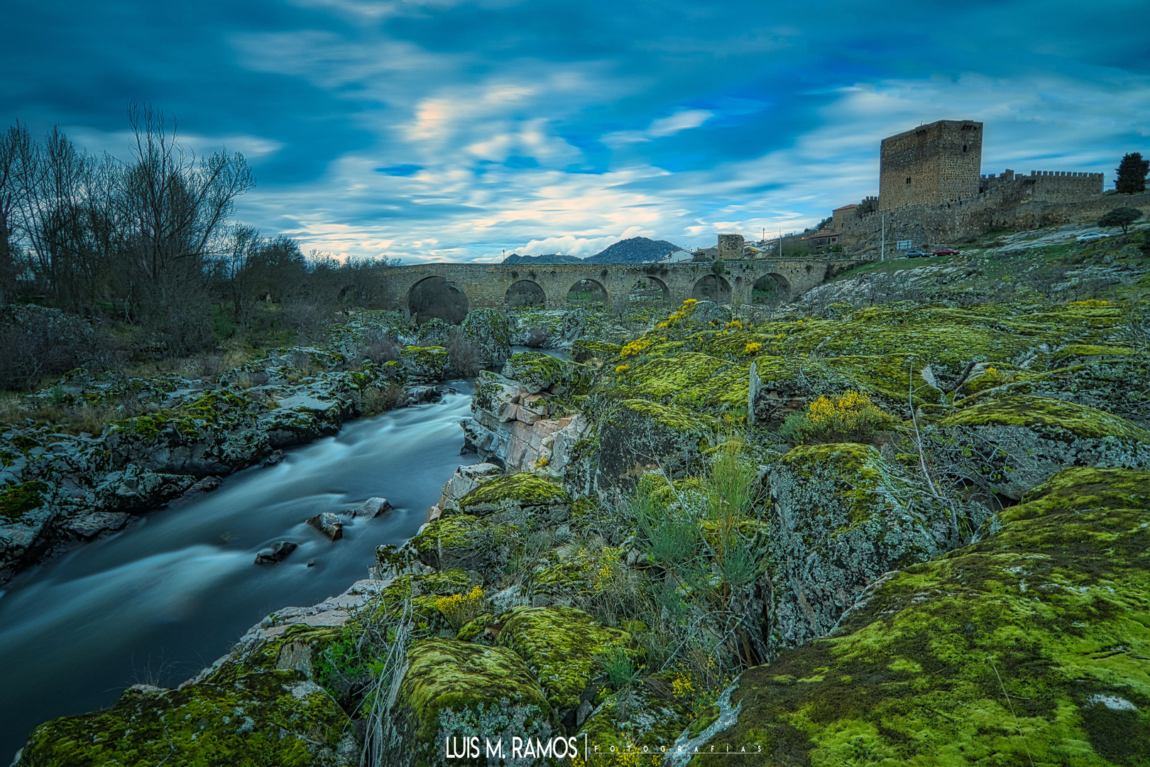 Puente del Congosto y Castillo de Los Dávila