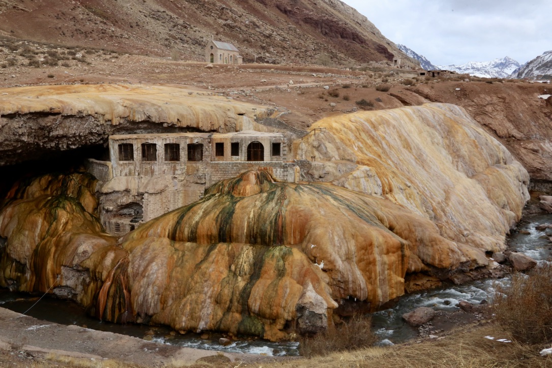 Puente del Inca  - von Mineralien umwachsen