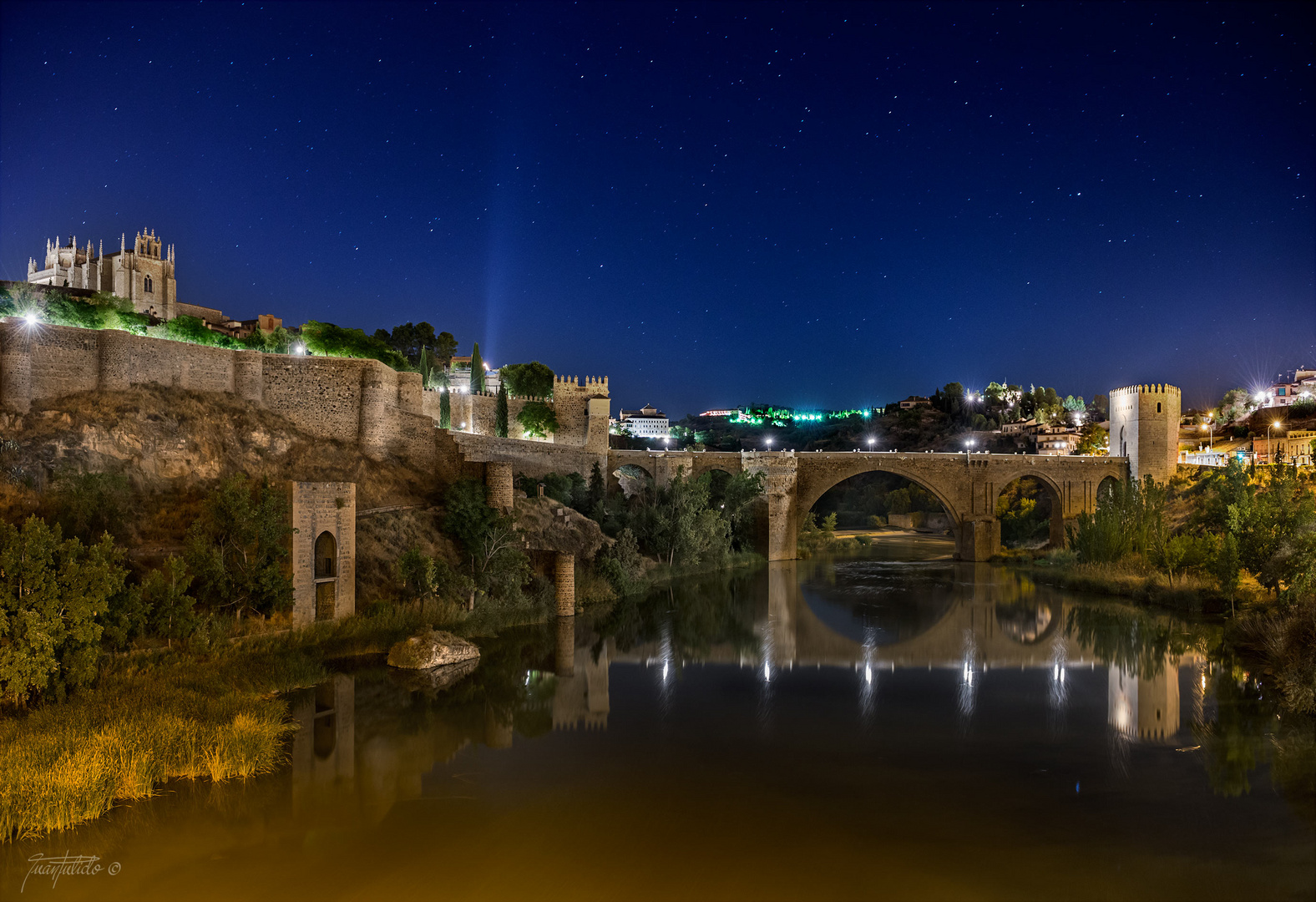 Puente en la Noche