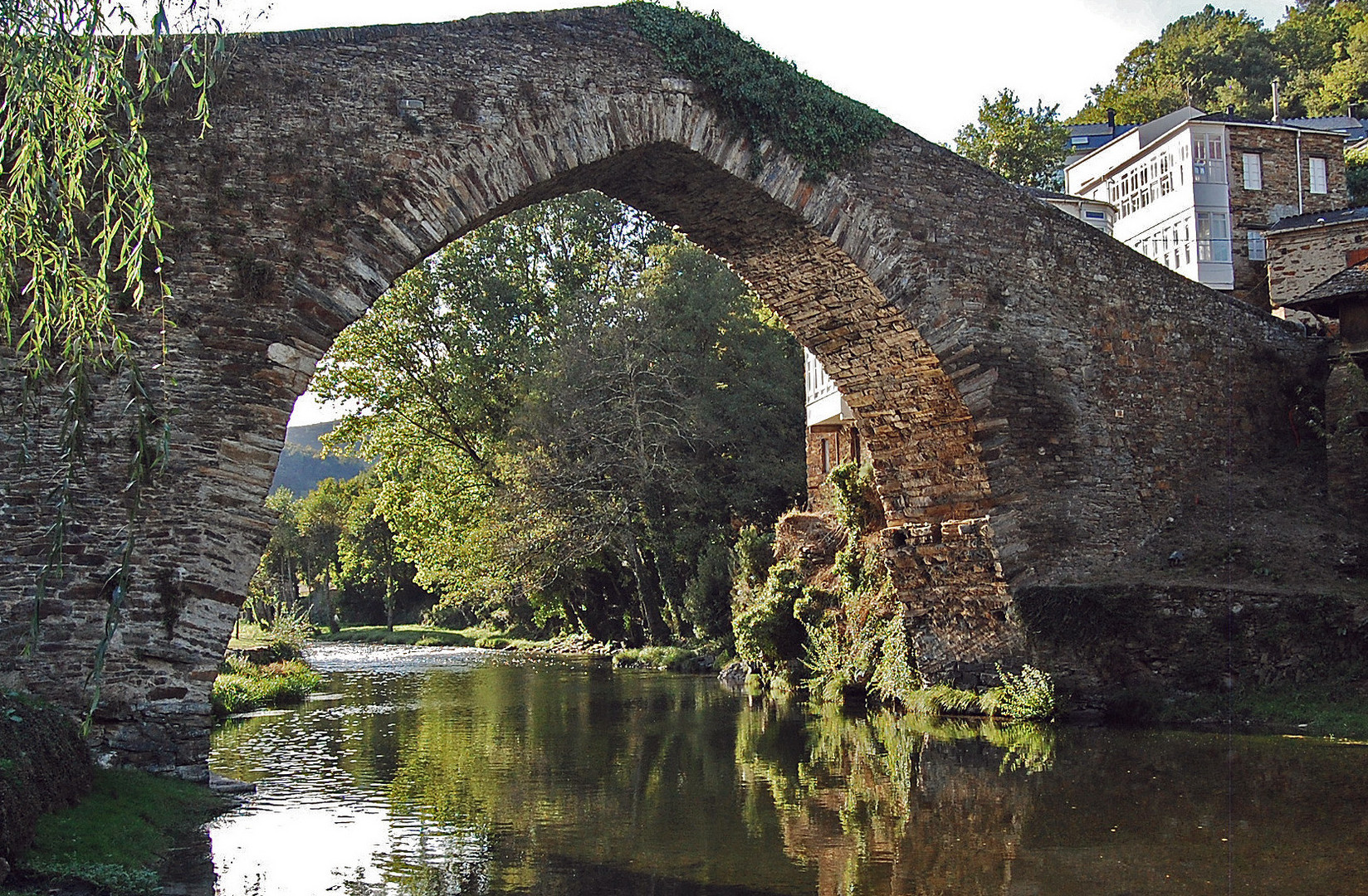 Puente medieval de Navia de Suarna