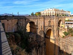 ... Puente Nuevo ...