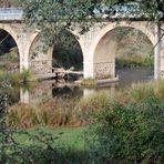 puente rio cuerpo de hombre