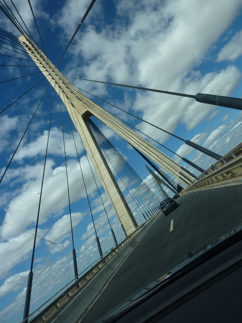 *PUENTE SOBRE EL GUADIANA*