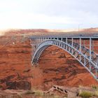 Puente sobre el rio Colorado, presa Glen Canyon USA