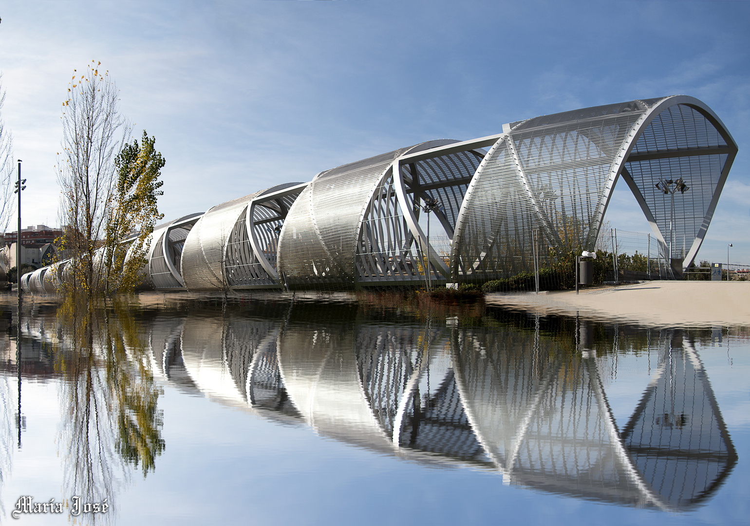 Puente Tirabuzón sobre el rio Manzanares, Madrid