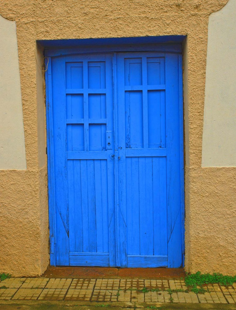 PUERTA AZUL