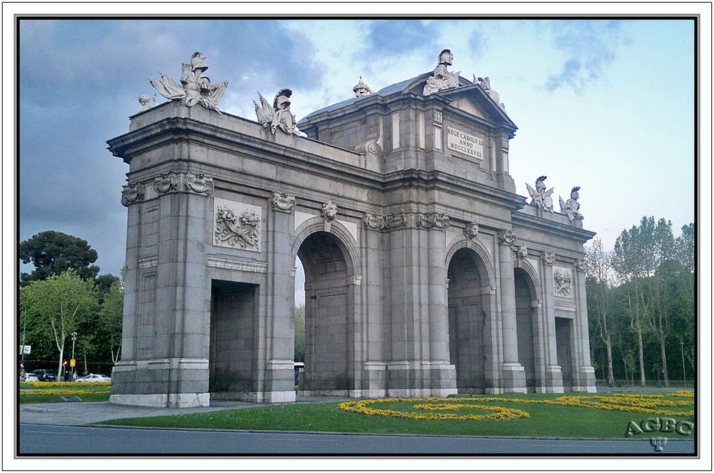 Puerta de Alcalá, Madrid