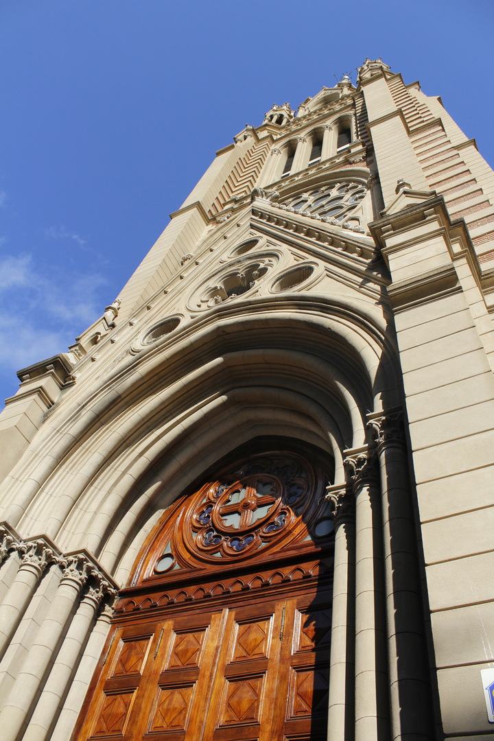 Puerta de la Catedral de San isidro