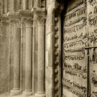 Puerta de la iglesia de Castroverde. Iglesia románica monumento nacional. Año-1,964