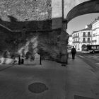 PUERTA DE LAS ESTACIÓN . Muralla romana lucense