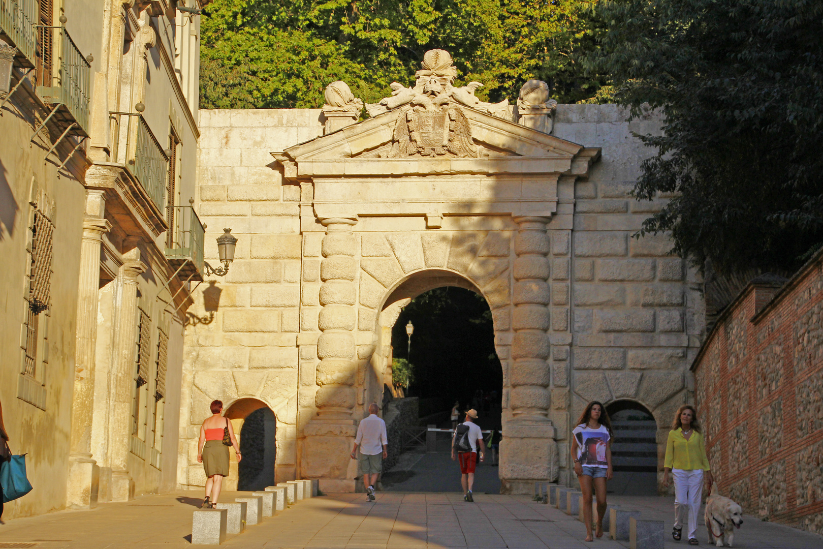 Puerta de las Granadas