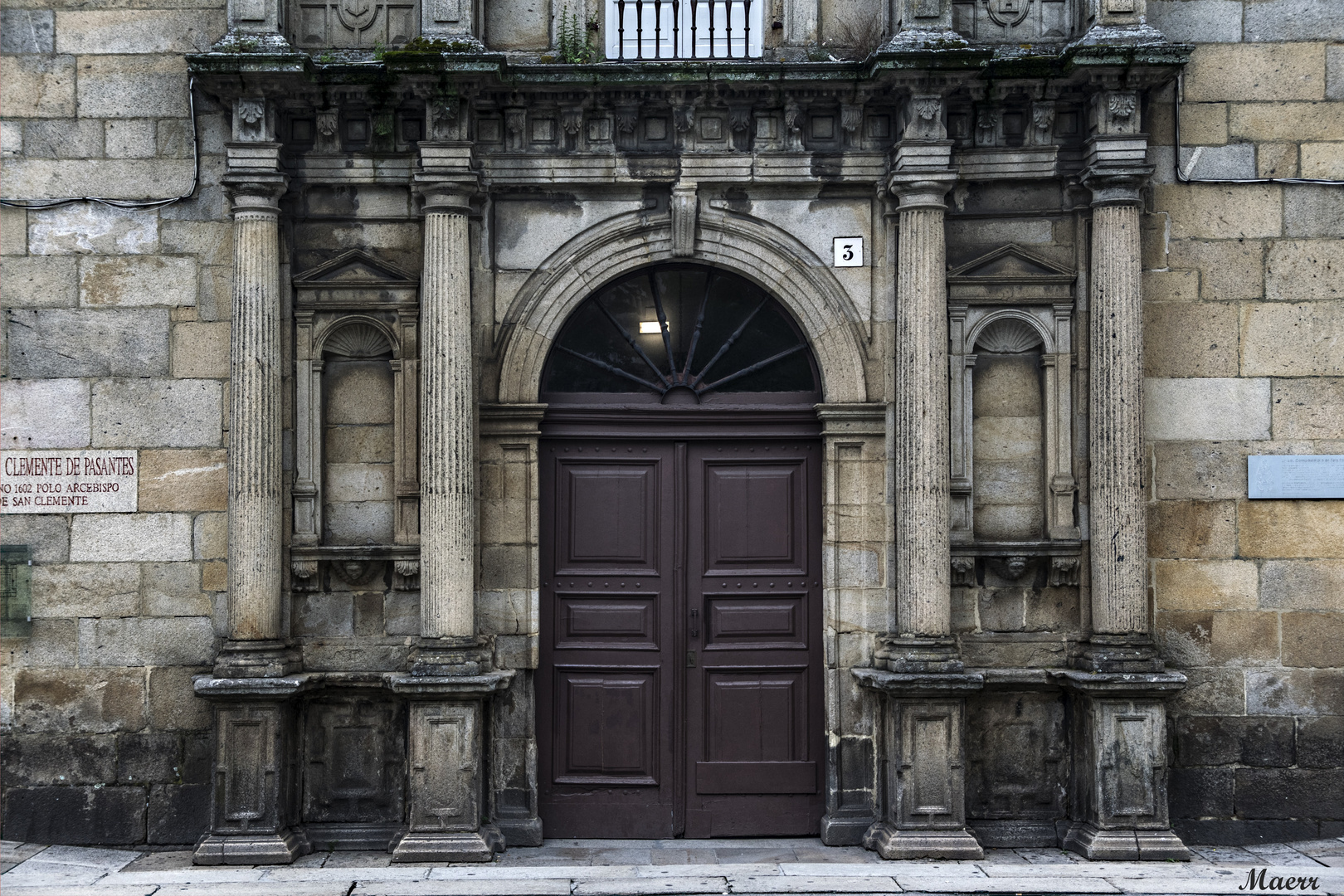 Puerta de mi antiguo Instituto Rosalía Castro