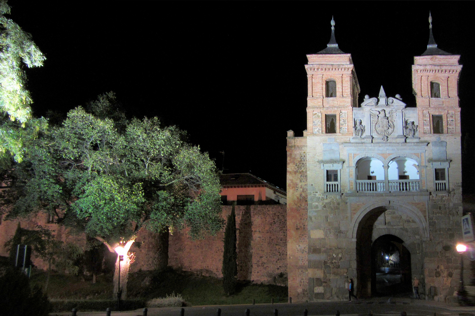 Puerta del Cambrón ist ein Tor in der Stadtmauer der spanischen Stadt Toledo 