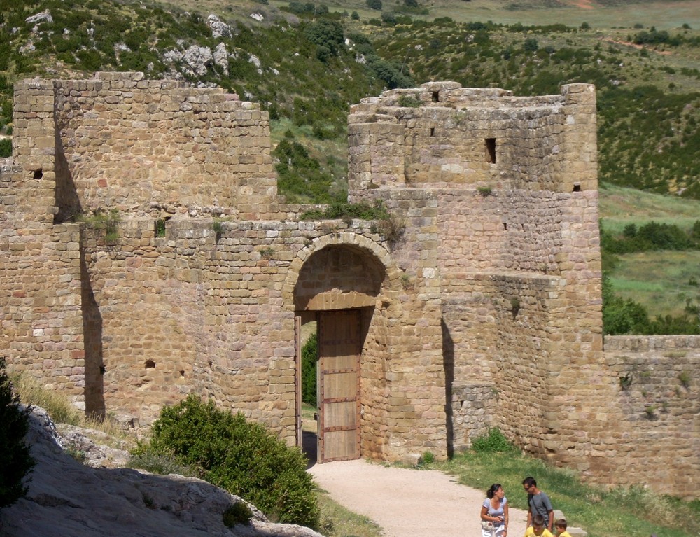 Puerta del castillo de Loarre Imagen & Foto | arquitectura, otras imágenes,  jovenes Fotos de fotocommunity