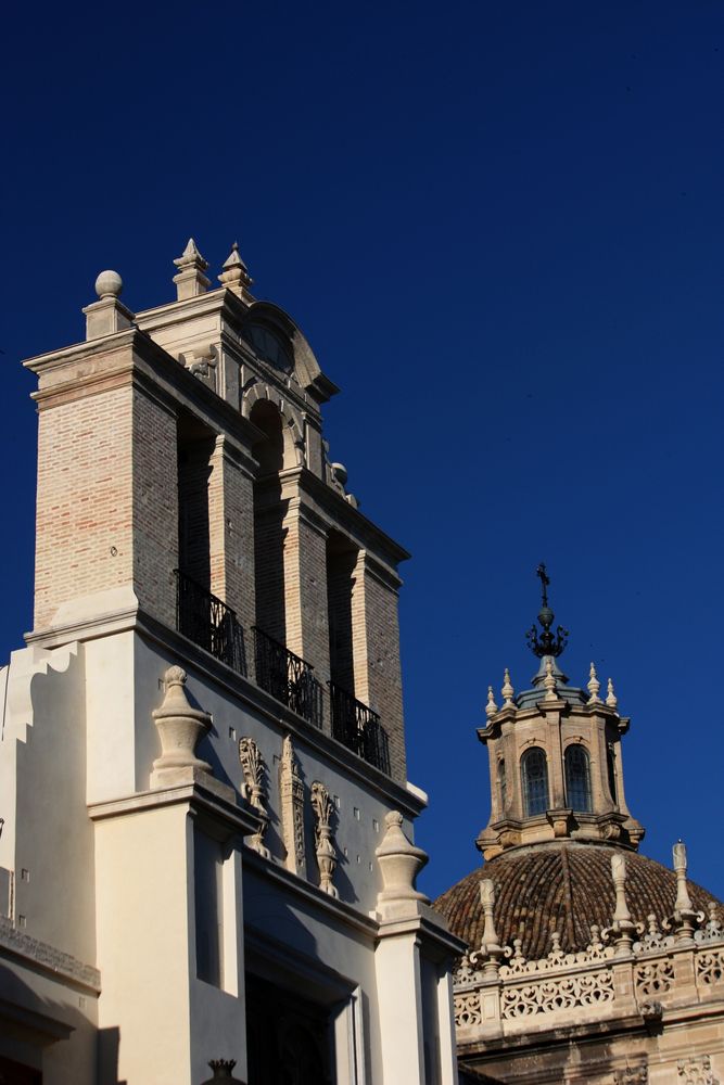 puerta del patio de los naranjos