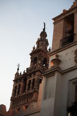 puerta del perdón y catedral