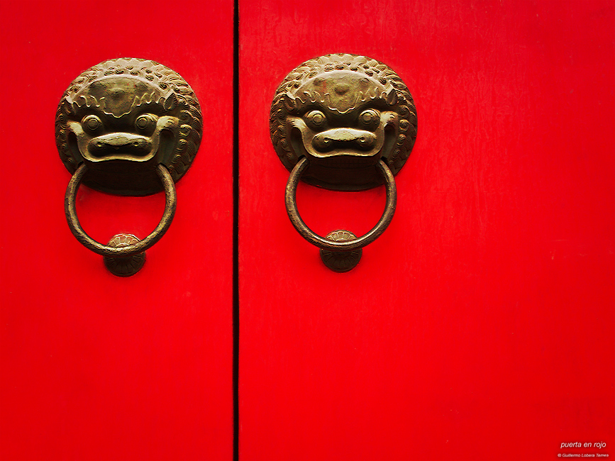 puerta en rojo