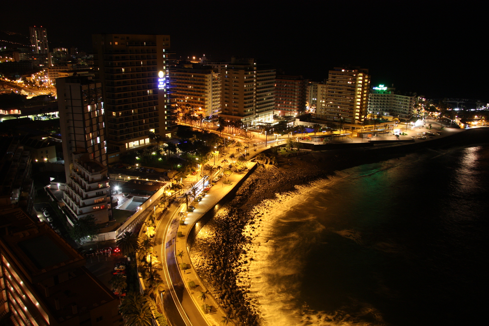 Puerto de la Cruz at night